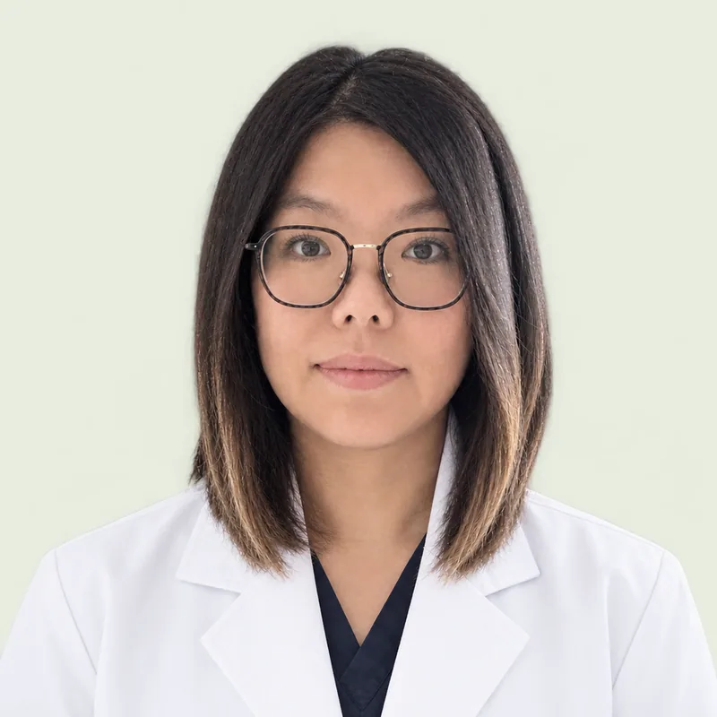 Portrait of Shinyi Lee, LAc, licensed acupuncturist